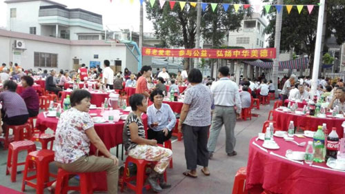 91香蕉视频免费下载漆厂家 明邦化工走进新塘社区爱心敬老.jpg